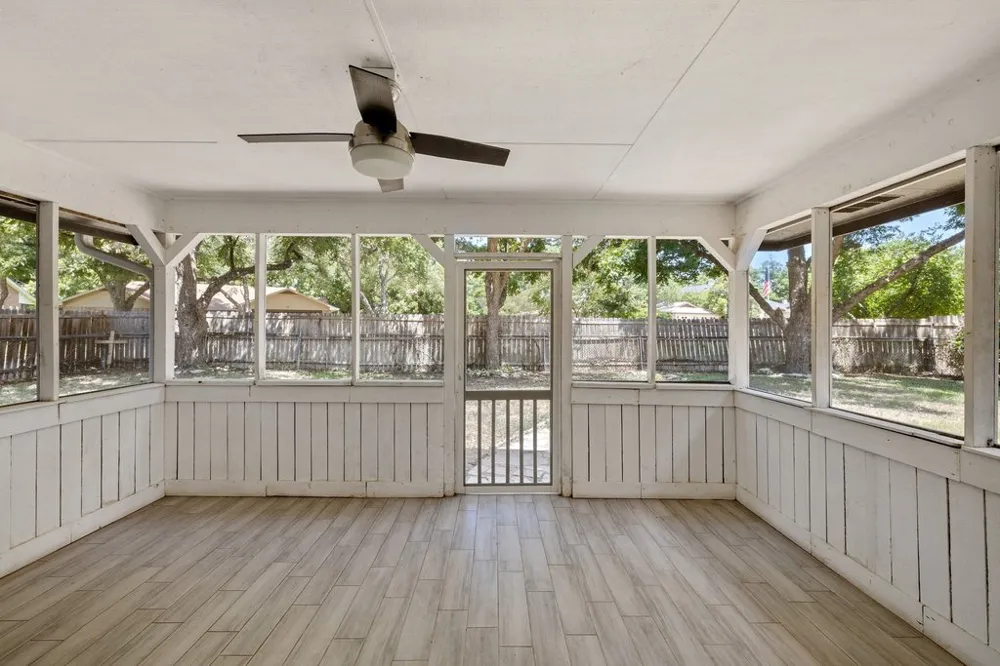336 Columbine Street Meadowlakes, TX 78654
