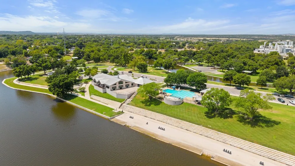 336 Columbine Street Meadowlakes, TX 78654