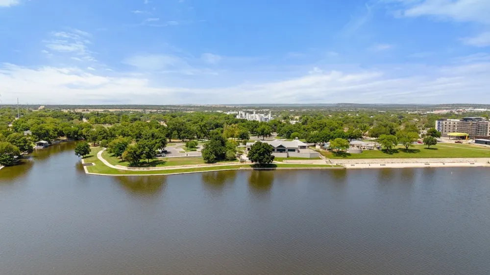 336 Columbine Street Meadowlakes, TX 78654