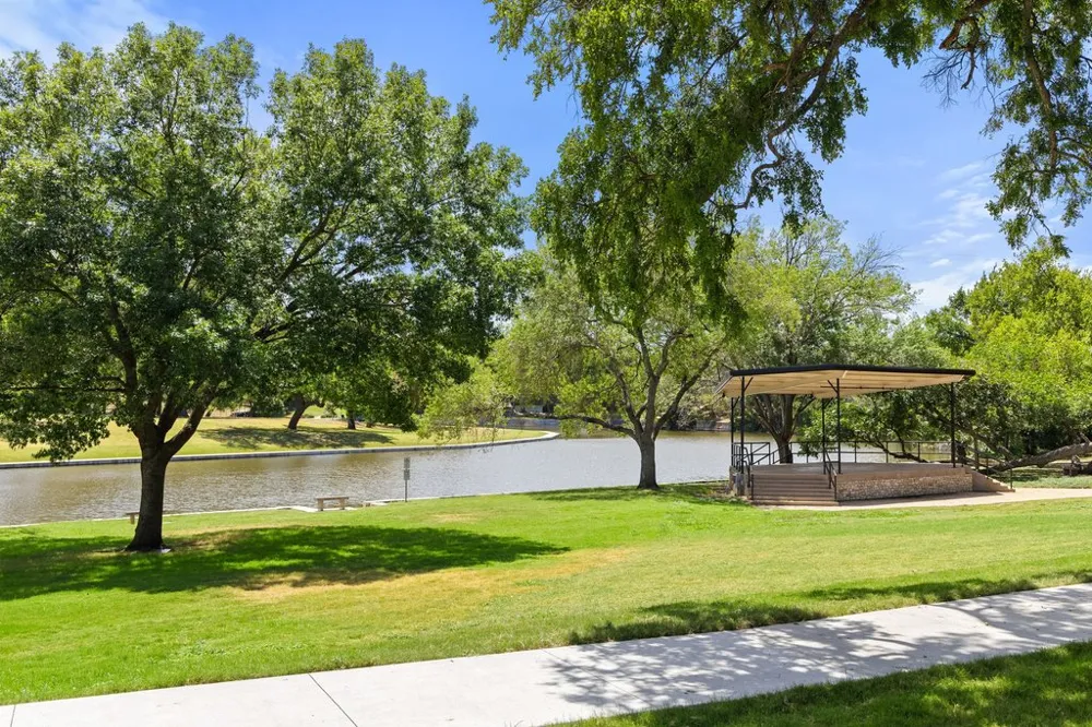336 Columbine Street Meadowlakes, TX 78654