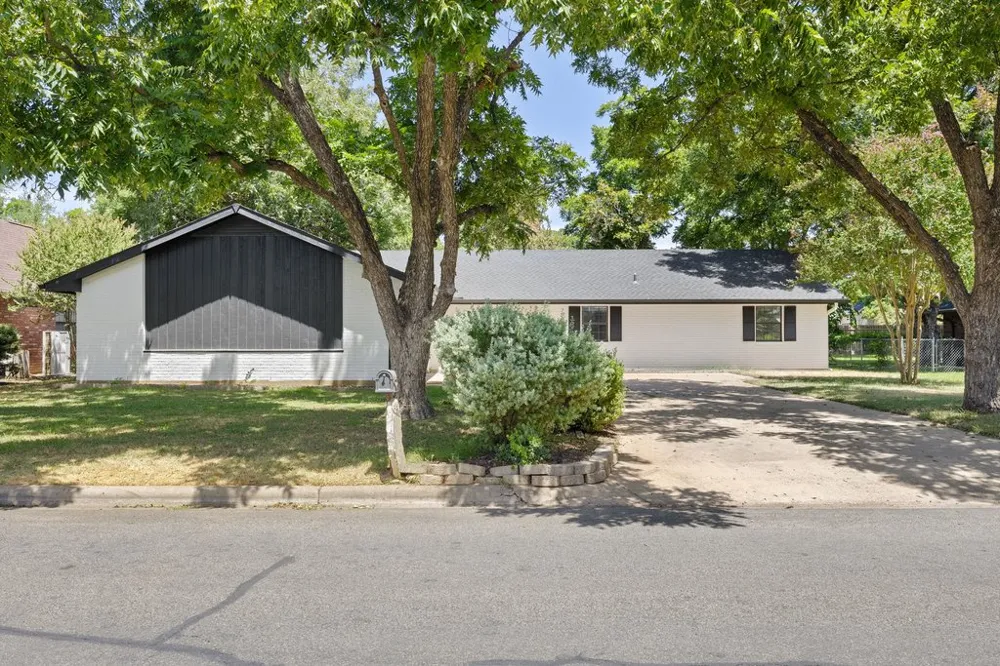336 Columbine Street Meadowlakes, TX 78654