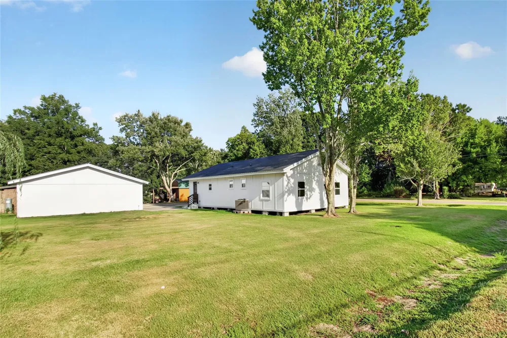 3577 9th Street Nederland, TX 77705