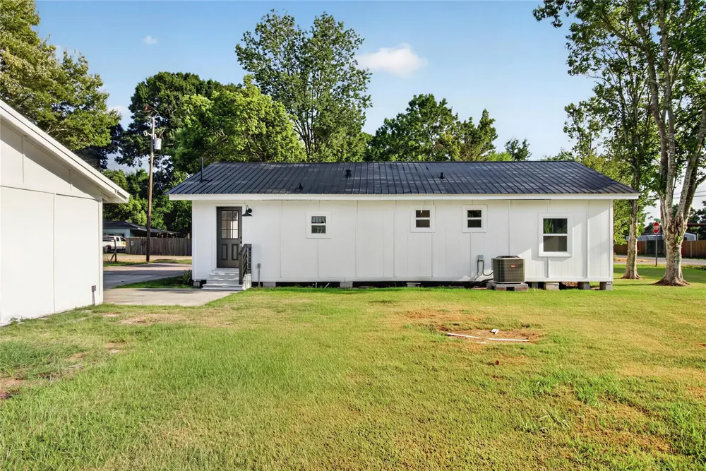 3577 9th Street Nederland, TX 77705