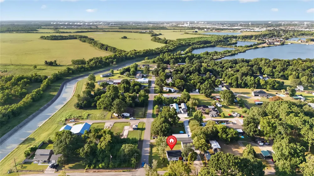 3577 9th Street Nederland, TX 77705