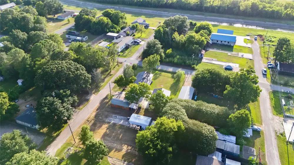 3577 9th Street Nederland, TX 77705