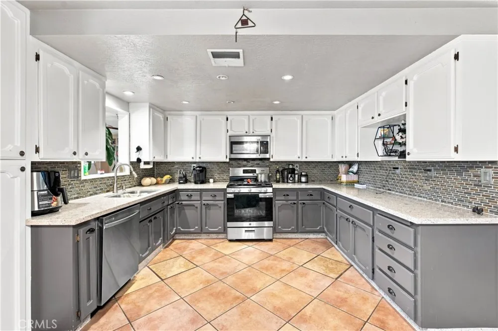 13607 Westwood Drive Victorville, CA 92395