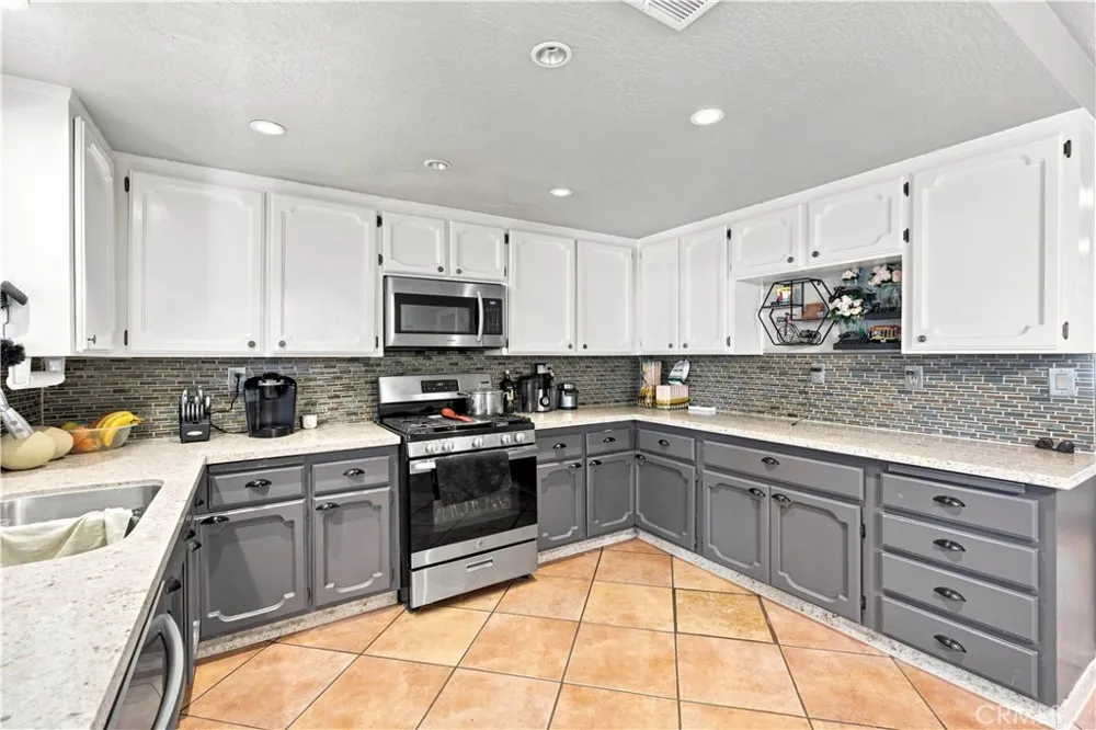 13607 Westwood Drive Victorville, CA 92395