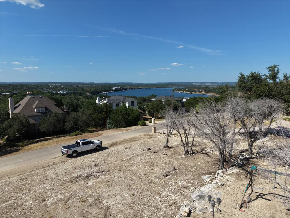 403 Sinclair Drive Spicewood, TX 78669
