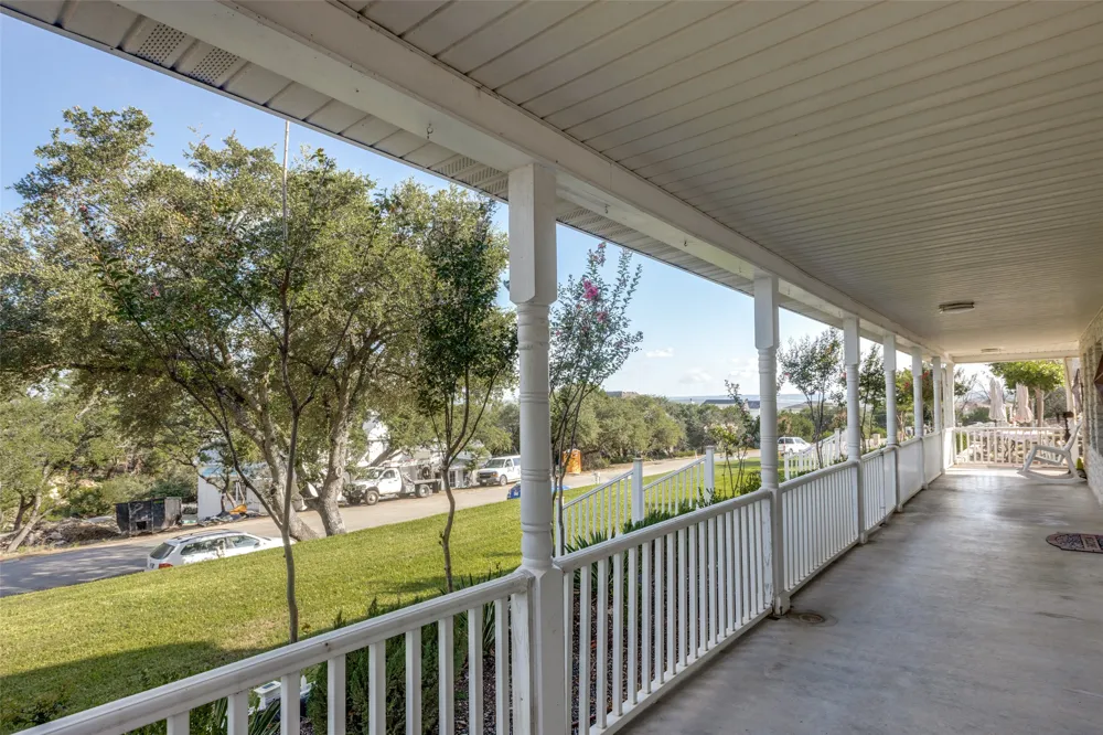403 Sinclair Drive Spicewood, TX 78669