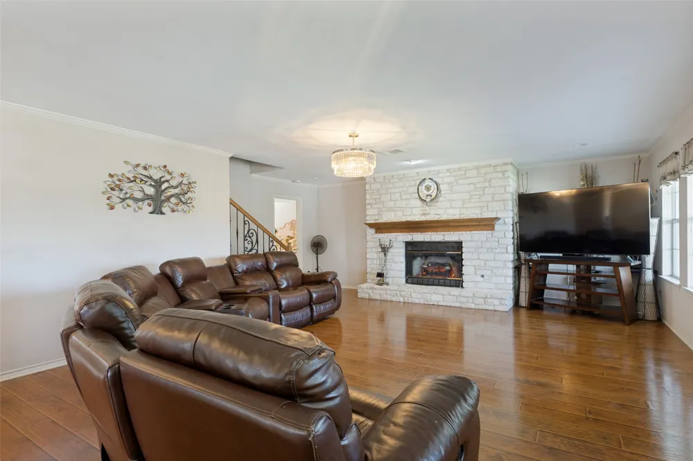 403 Sinclair Drive Spicewood, TX 78669