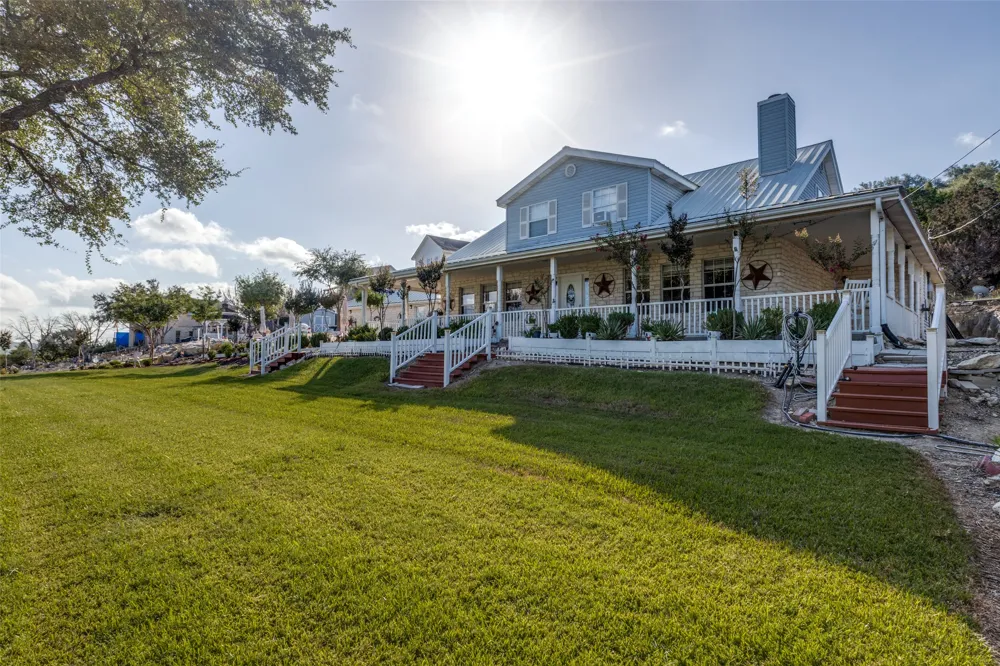 403 Sinclair Drive Spicewood, TX 78669