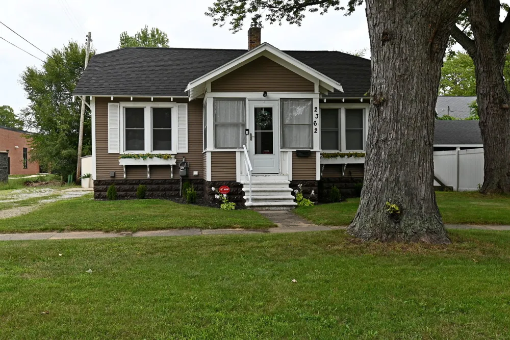 2362 Denmark Street Muskegon, MI 49441
