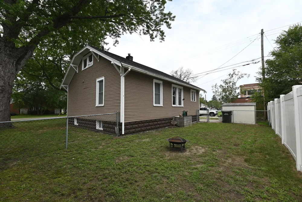 2362 Denmark Street Muskegon, MI 49441