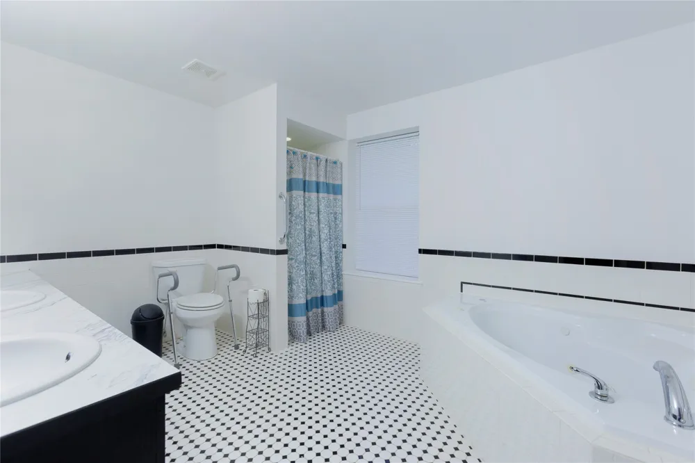 246 Country Club Boulevard Canadian, OK 74425