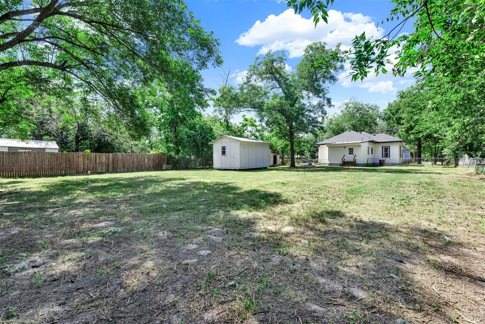 909 E High Street Terrell, TX 75160
