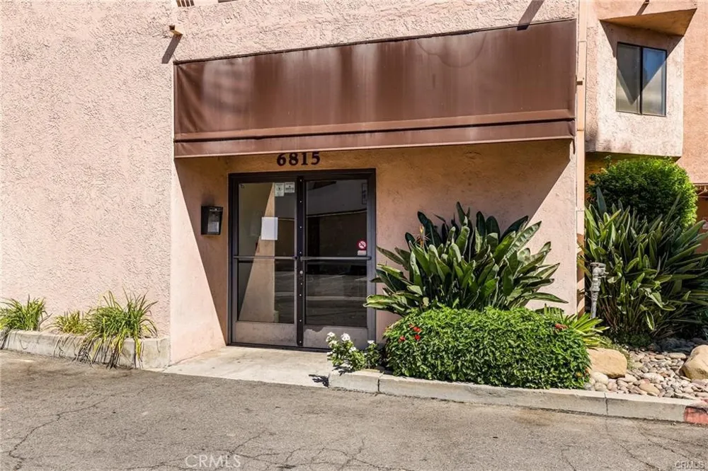 6815 Remmet #109 Canoga Park, CA 91303