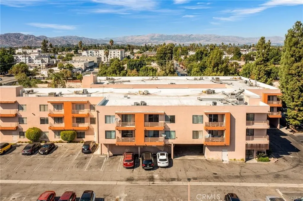 6815 Remmet #109 Canoga Park, CA 91303