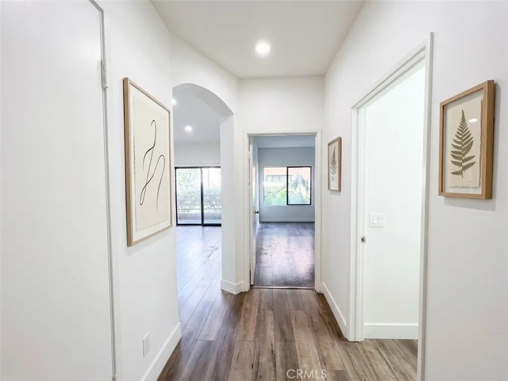 6815 Remmet #109 Canoga Park, CA 91303