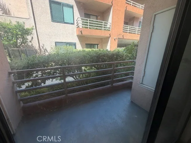 6815 Remmet #109 Canoga Park, CA 91303