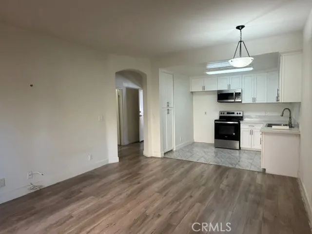 6815 Remmet #109 Canoga Park, CA 91303
