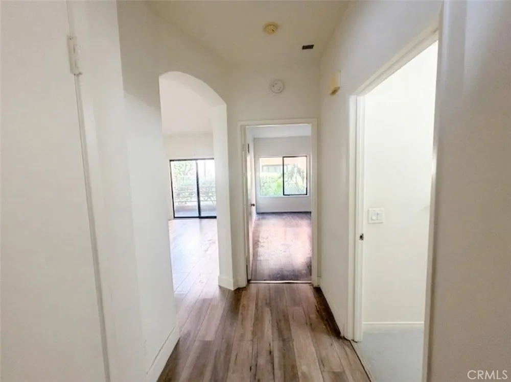 6815 Remmet #109 Canoga Park, CA 91303