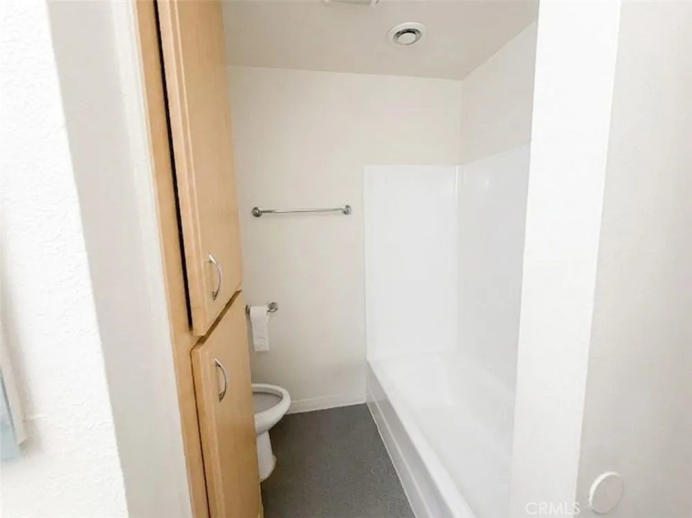 6815 Remmet #109 Canoga Park, CA 91303