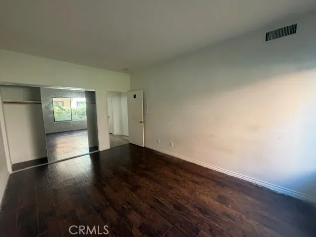 6815 Remmet #109 Canoga Park, CA 91303
