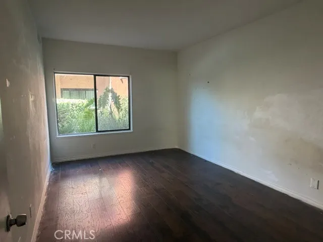 6815 Remmet #109 Canoga Park, CA 91303