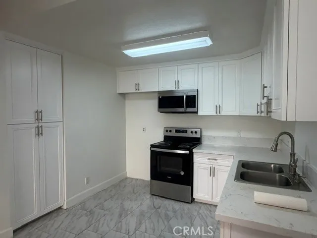 6815 Remmet #109 Canoga Park, CA 91303