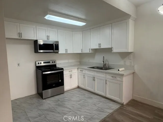 6815 Remmet #109 Canoga Park, CA 91303