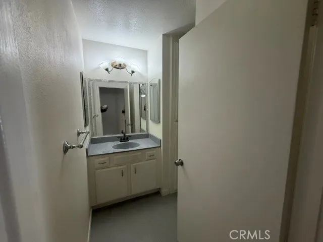 6815 Remmet #109 Canoga Park, CA 91303