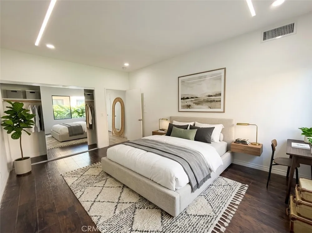 6815 Remmet #109 Canoga Park, CA 91303