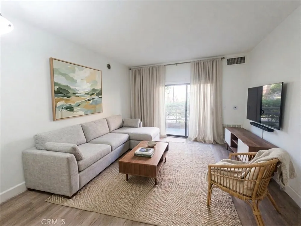 6815 Remmet #109 Canoga Park, CA 91303
