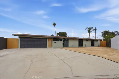 1261 E Ada Ave