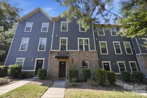 1321 Queen Lyon Court