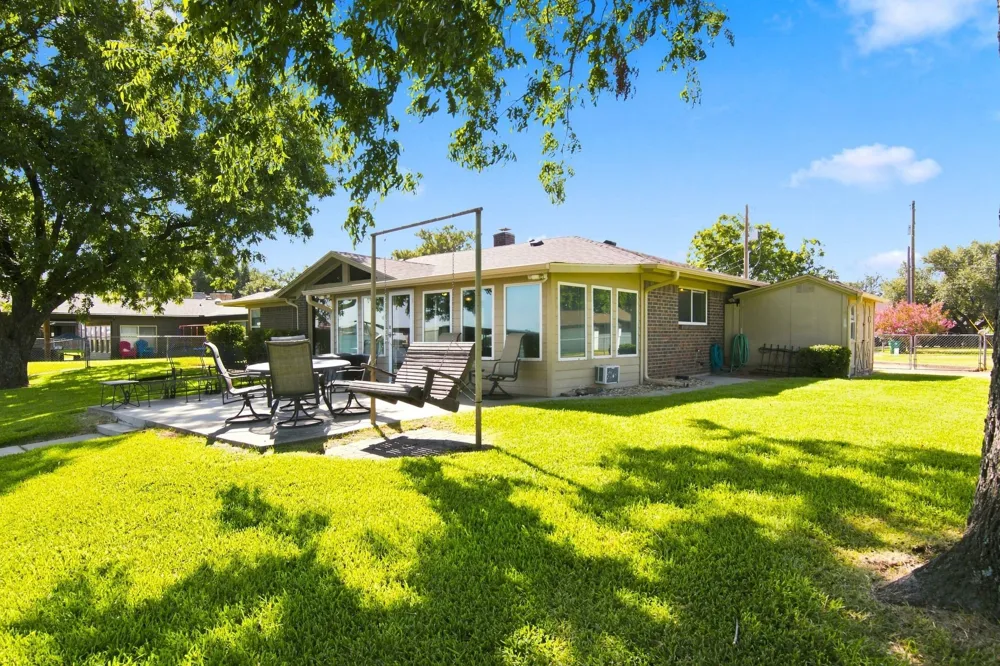 504 Panama Court Granbury, TX 76048