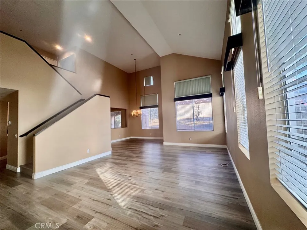 14880 Southend Street Fontana, CA 92336