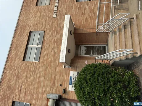 1 Teaneck Road 1