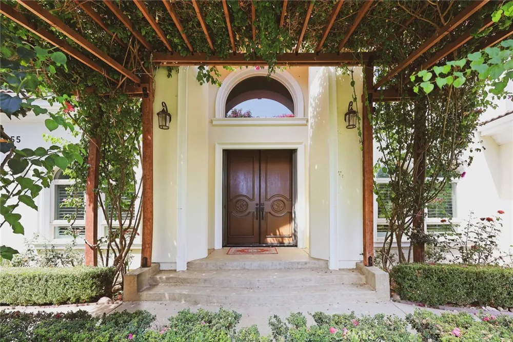 3255 Lombardy Road Pasadena, CA 91107