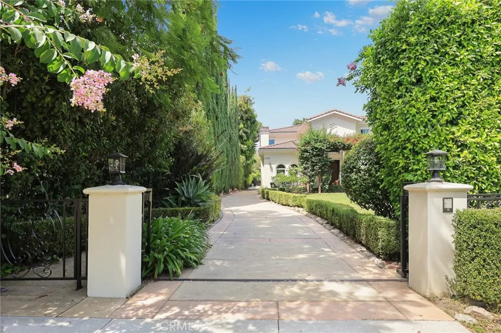 3255 Lombardy Road Pasadena, CA 91107