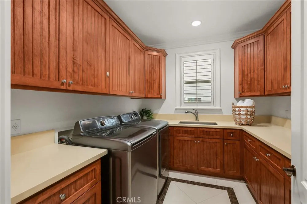 3255 Lombardy Road Pasadena, CA 91107
