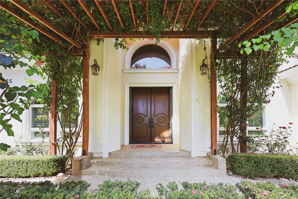 3255 Lombardy Road Pasadena, CA 91107