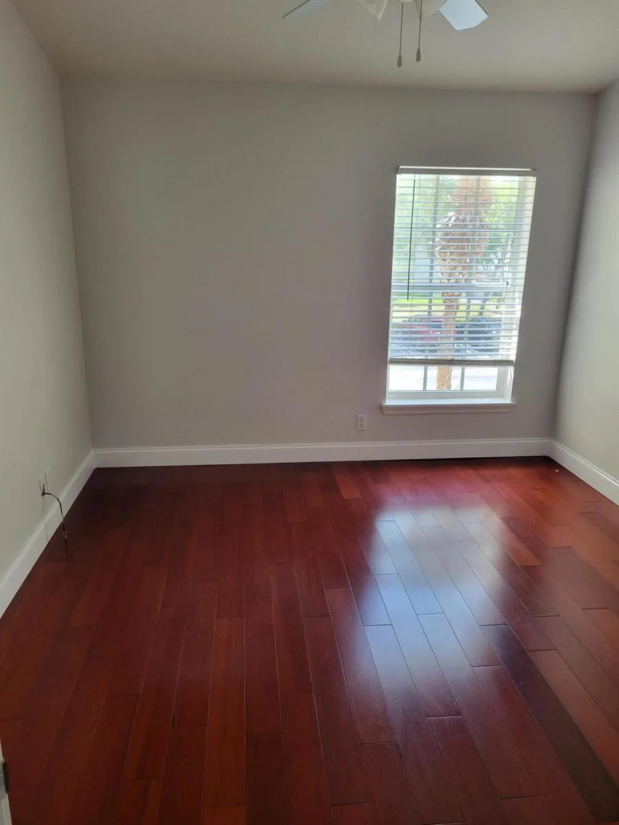 1042 Woodfield Road 