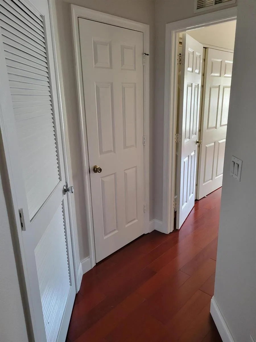 1042 Woodfield Road 