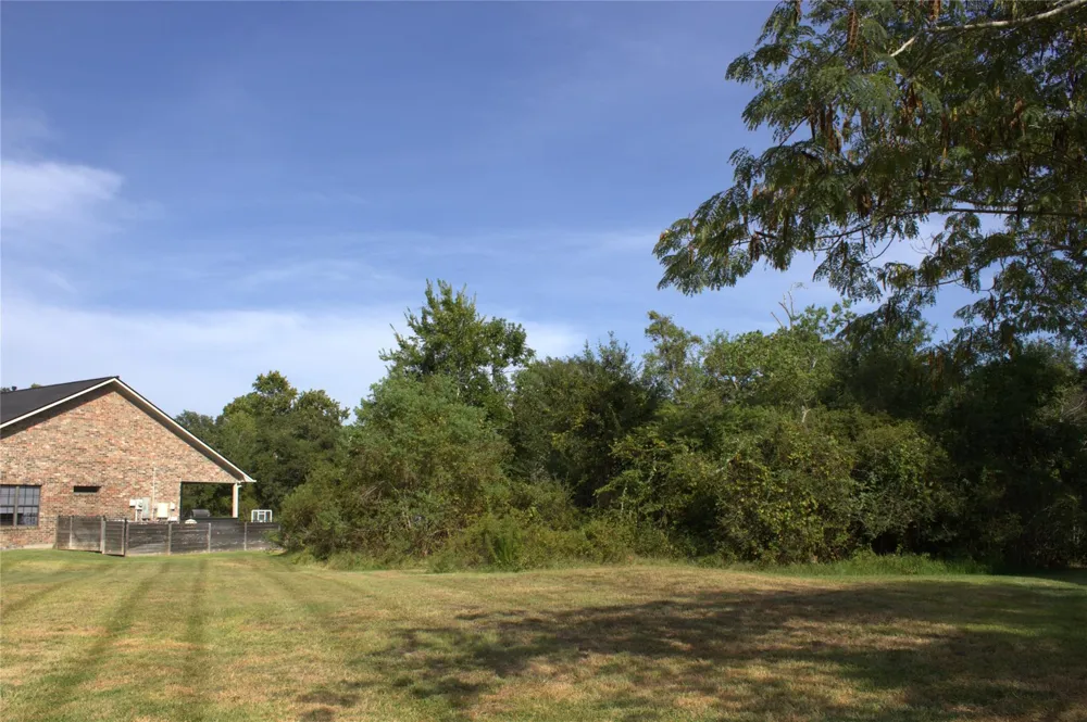 209 Briarwood Drive Bellville, TX 77418