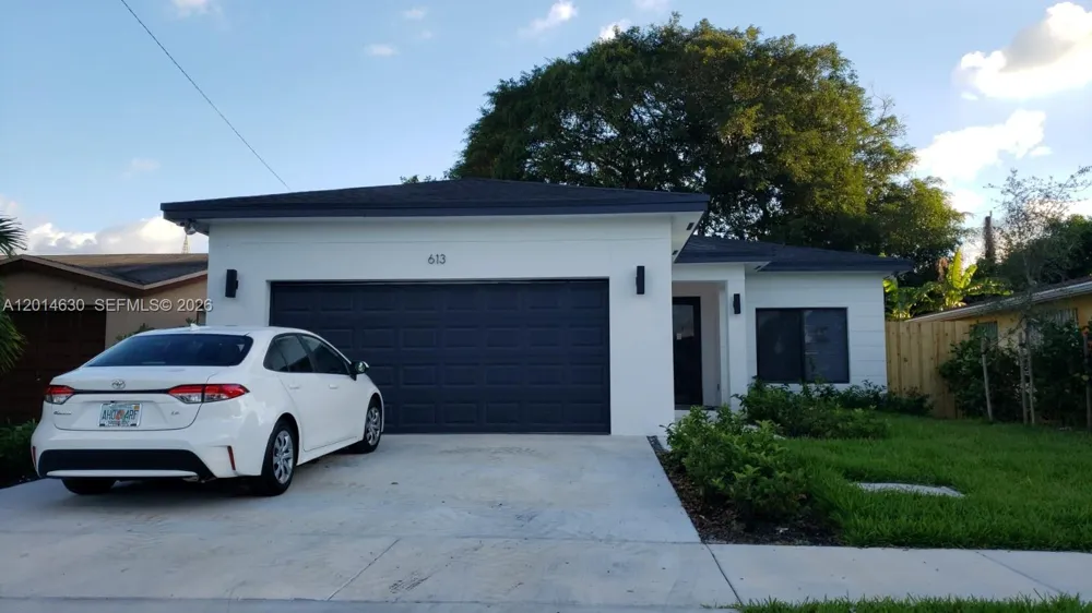 613 NW 10th St Hallandale Beach, FL 33009