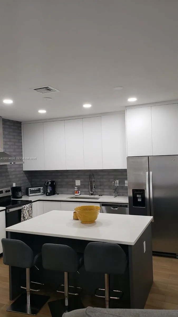 613 NW 10th St Hallandale Beach, FL 33009
