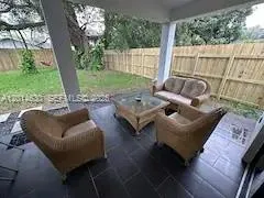 613 NW 10th St Hallandale Beach, FL 33009
