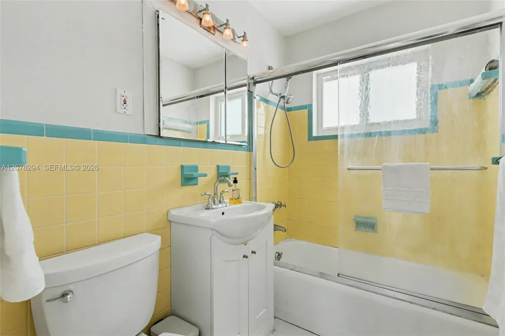 1523 Liberty St Hollywood, FL 33020
