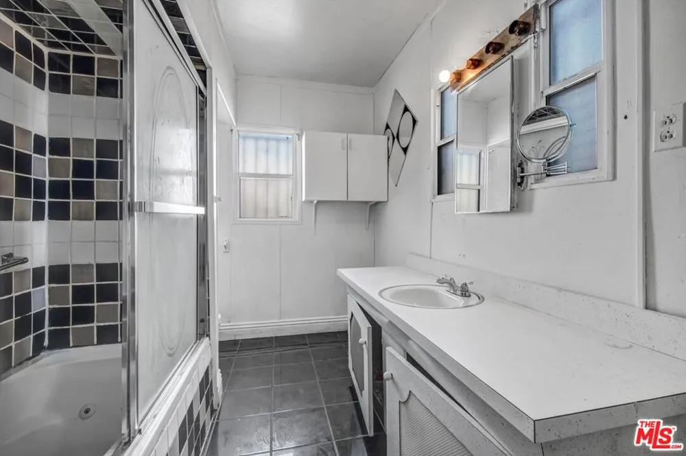 4115 W 102nd Street Inglewood, CA 90304
